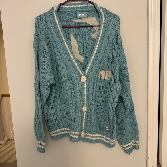 TAYLOR SWIFT OFFICIAL 1989 CARDIGAN NEVER WORN - Picture 1 of 2